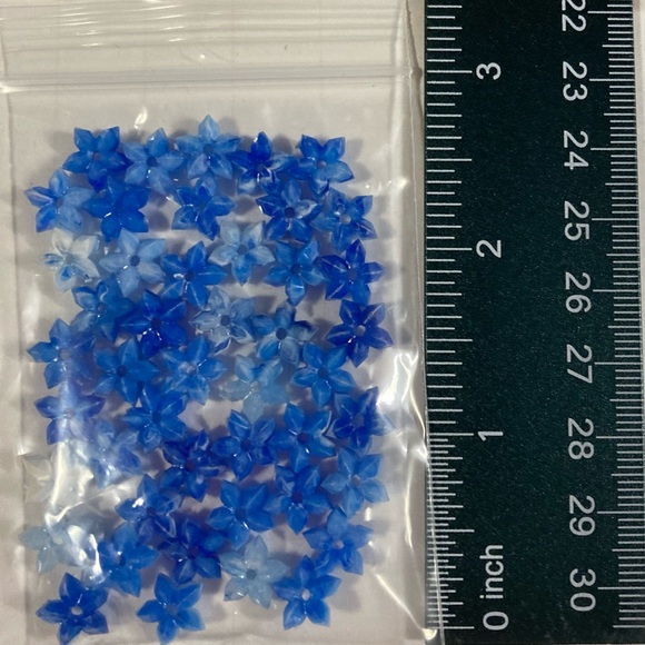 Lot of different types of beads & tassels for craft or jewelry making. - Picture 7 of 13